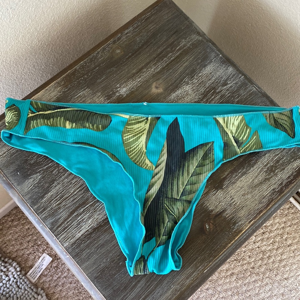 XL Rip Curl bikini bottoms